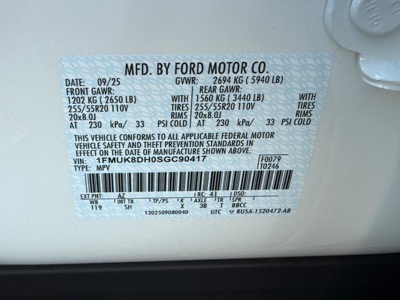 Ford Explorer Vehicle Full-screen Gallery Image 17