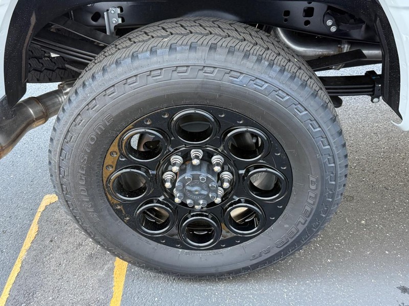 Ford Super Duty F-350 SRW Vehicle Full-screen Gallery Image 4