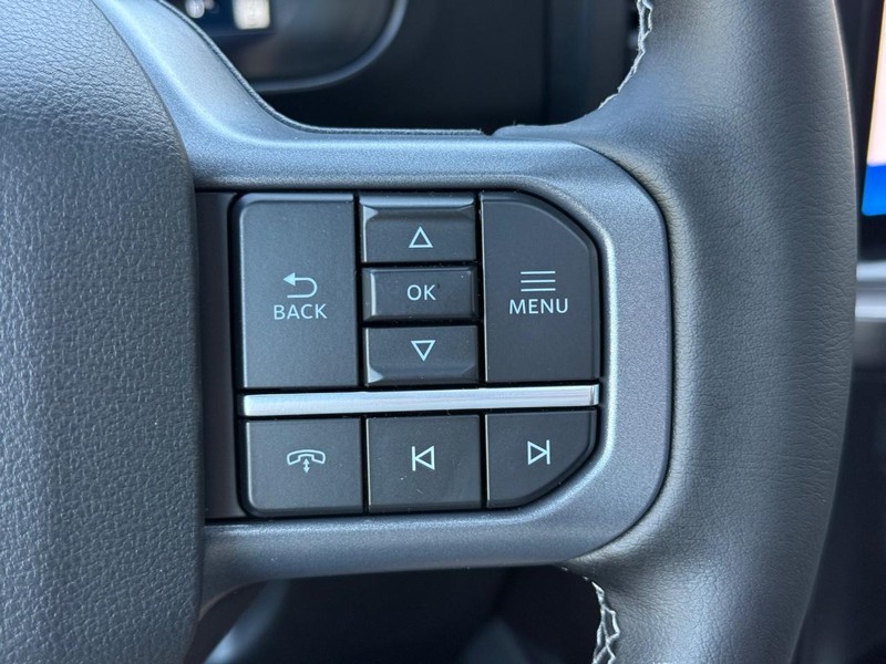 Ford Super Duty F-350 SRW Vehicle Full-screen Gallery Image 11