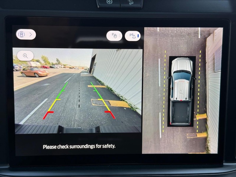 Ford Super Duty F-350 SRW Vehicle Full-screen Gallery Image 12