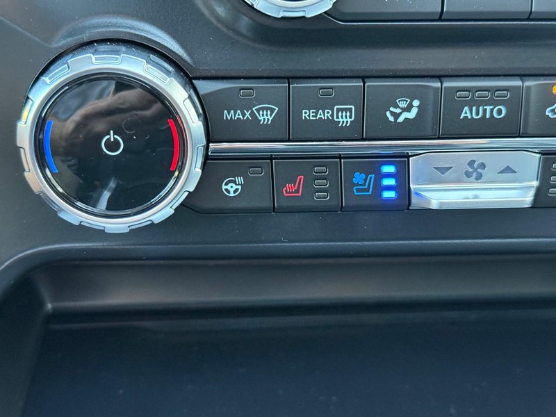 Ford Super Duty F-350 SRW Vehicle Full-screen Gallery Image 13