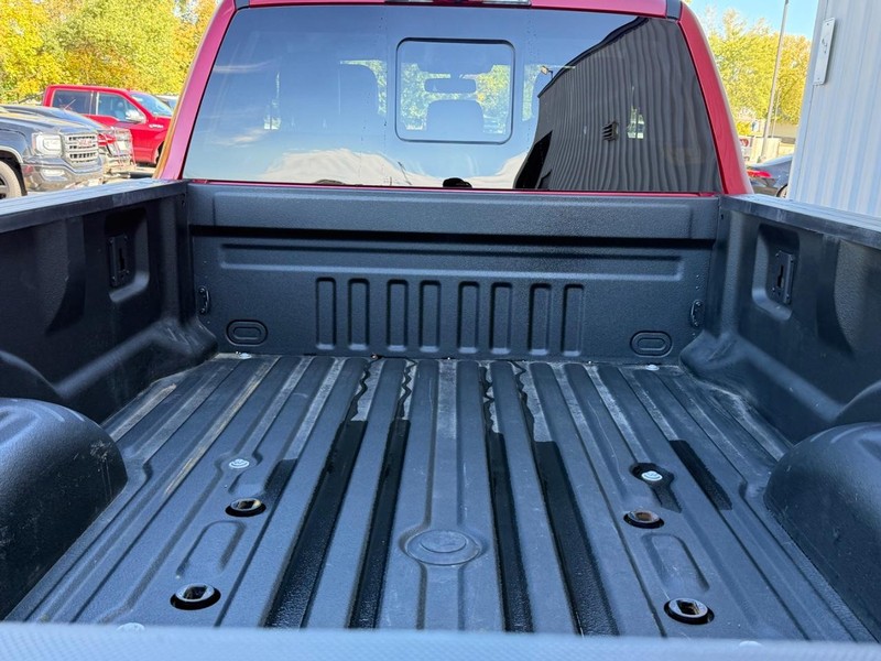 Ford Super Duty F-350 SRW Vehicle Full-screen Gallery Image 5