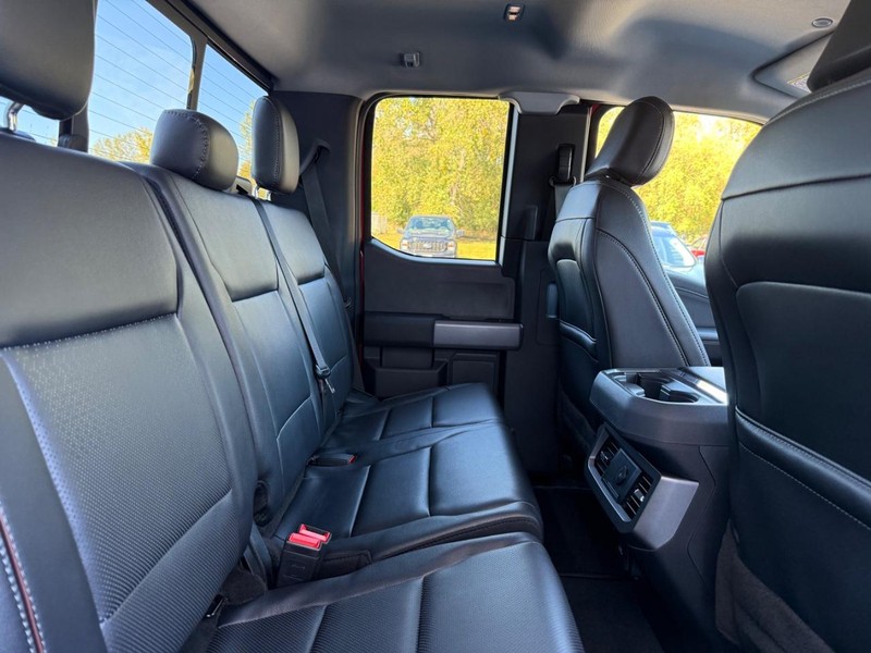 Ford Super Duty F-350 SRW Vehicle Full-screen Gallery Image 9