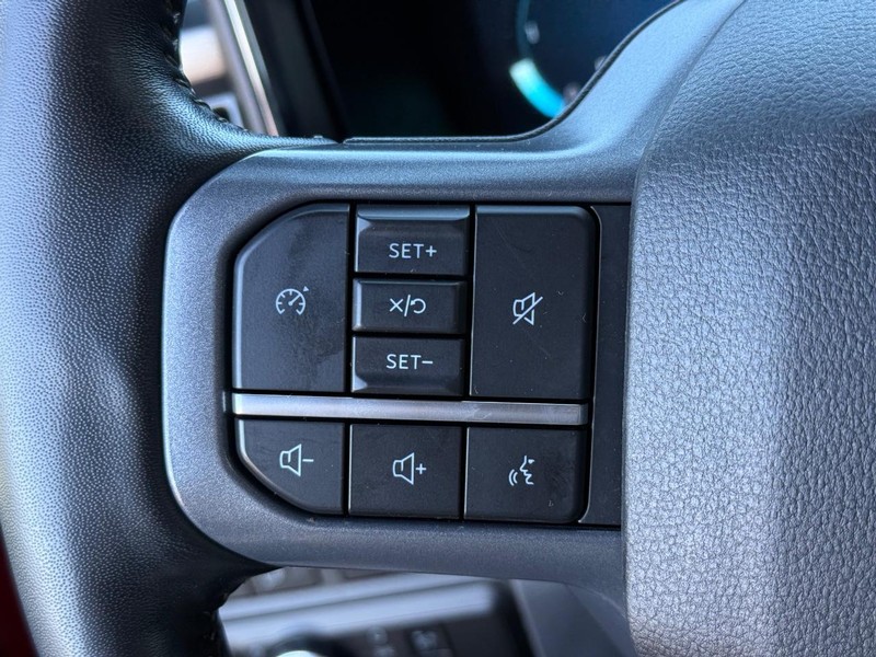 Ford Super Duty F-350 SRW Vehicle Full-screen Gallery Image 14