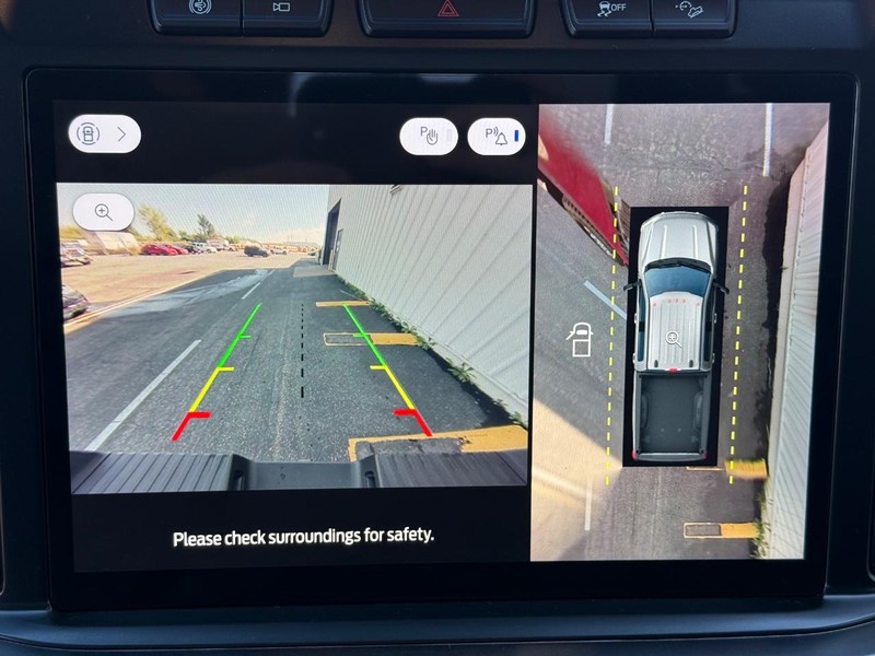 Ford Super Duty F-350 SRW Vehicle Full-screen Gallery Image 16