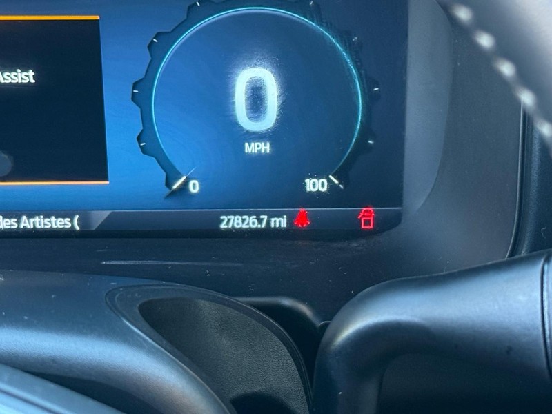 Ford Super Duty F-350 SRW Vehicle Full-screen Gallery Image 17