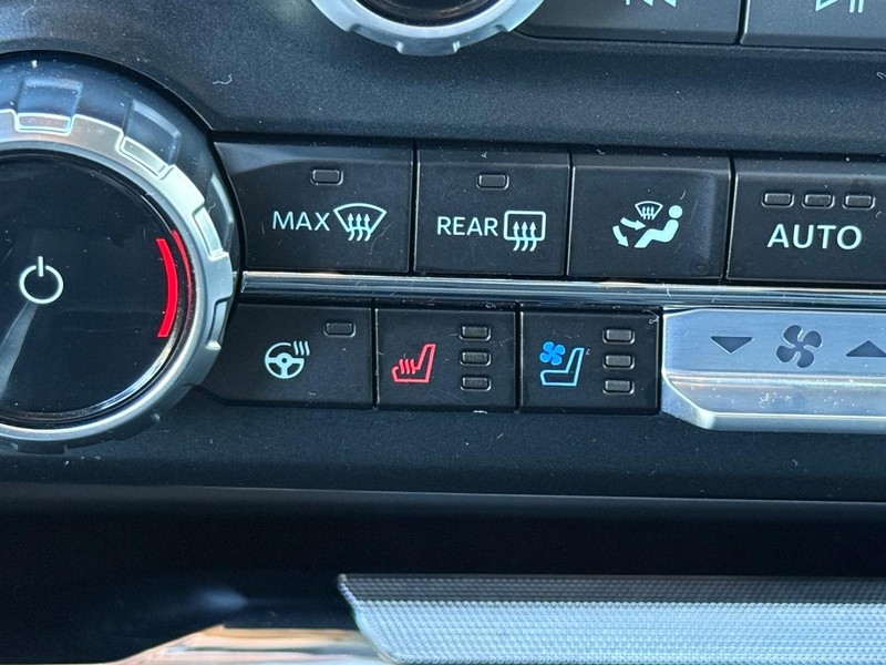 Ford Super Duty F-350 SRW Vehicle Full-screen Gallery Image 18