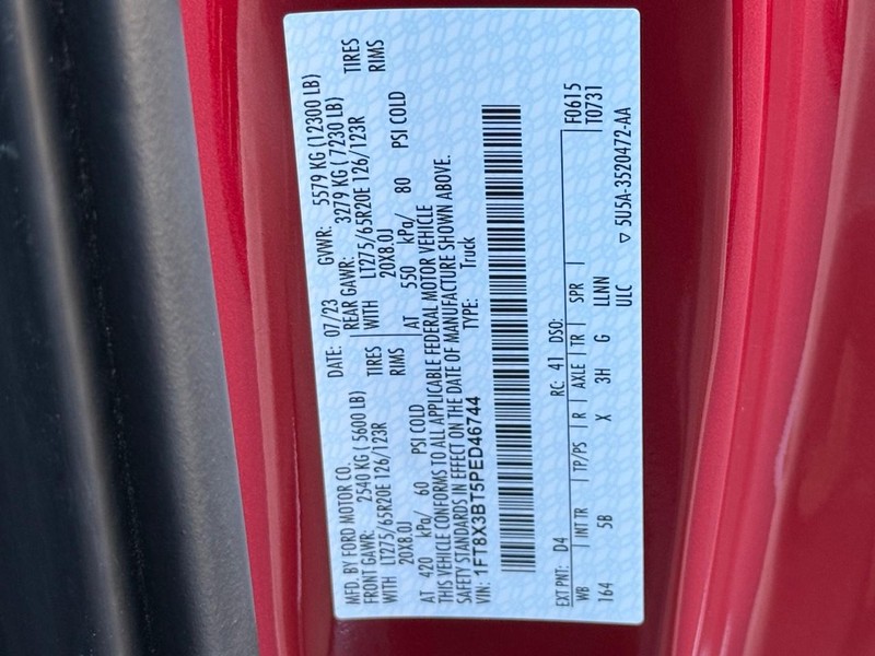 Ford Super Duty F-350 SRW Vehicle Full-screen Gallery Image 21