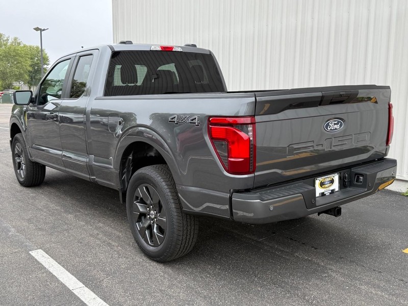 Ford F-150 Vehicle Full-screen Gallery Image 3