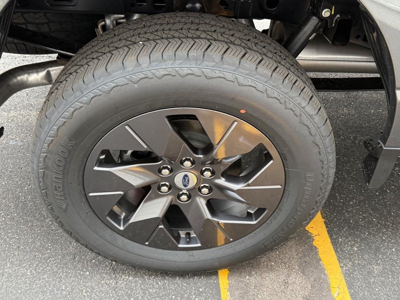 Ford F-150 Vehicle Full-screen Gallery Image 4