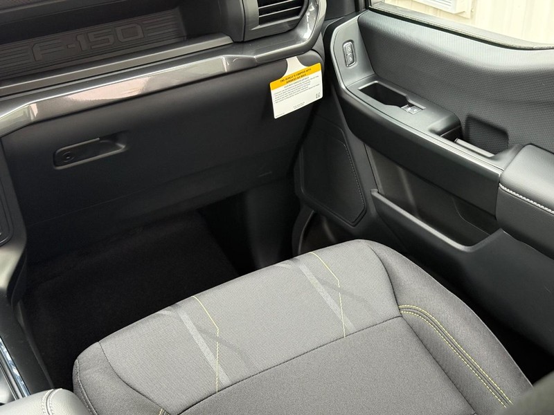 Ford F-150 Vehicle Full-screen Gallery Image 9