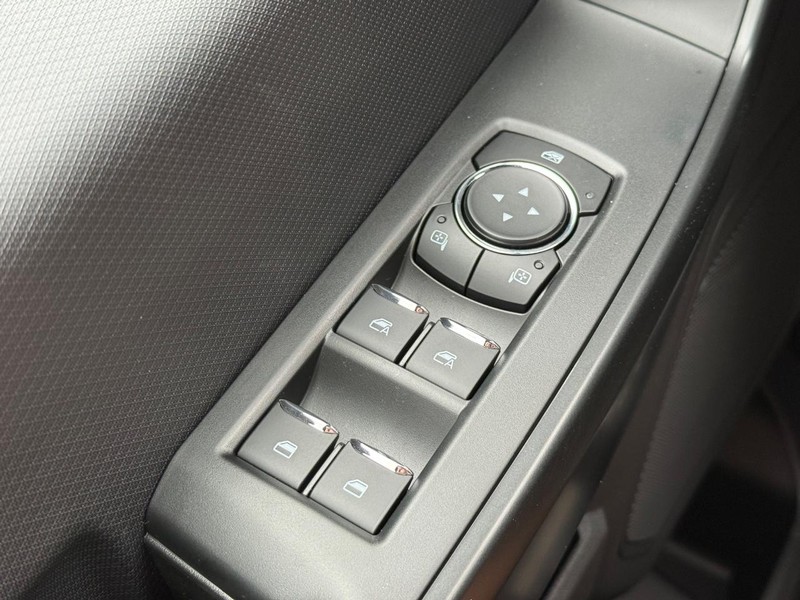 Ford F-150 Vehicle Full-screen Gallery Image 13