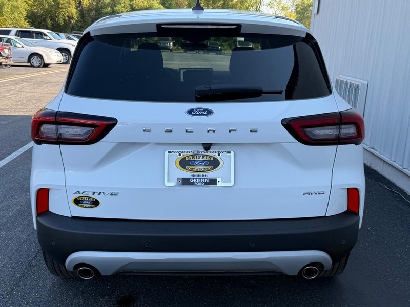 Ford Escape Vehicle Full-screen Gallery Image 4