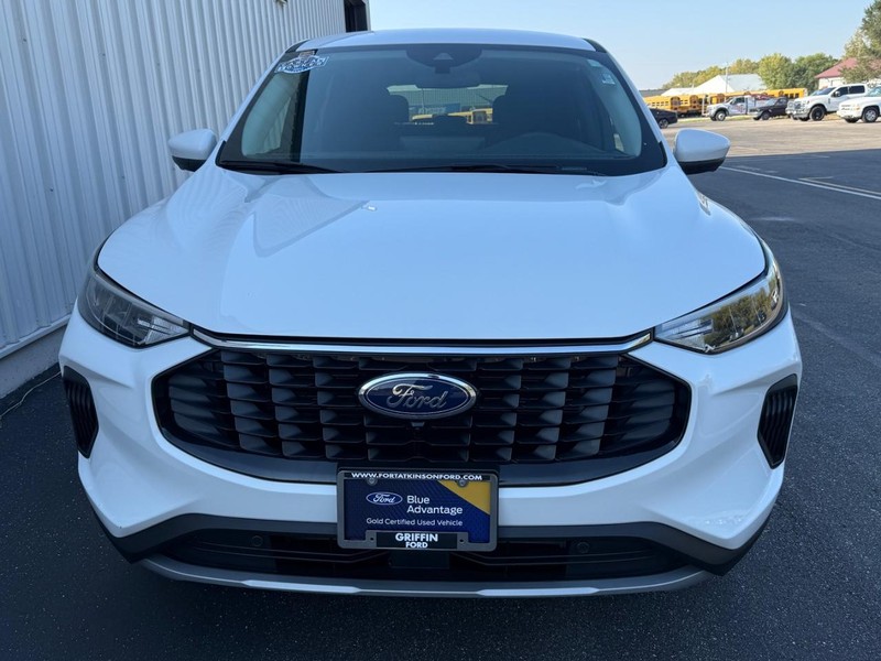 Ford Escape Vehicle Full-screen Gallery Image 8