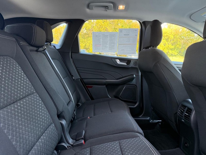 Ford Escape Vehicle Full-screen Gallery Image 9