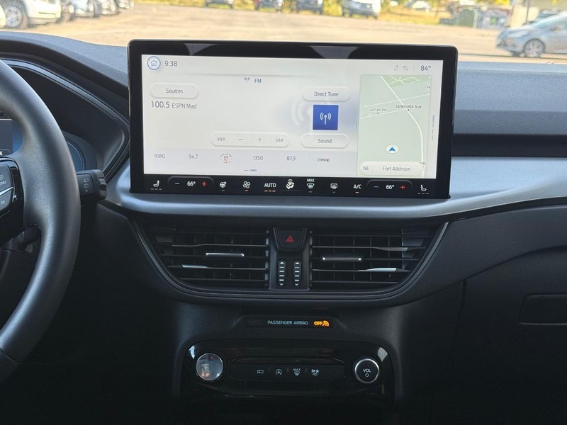 Ford Escape Vehicle Full-screen Gallery Image 11