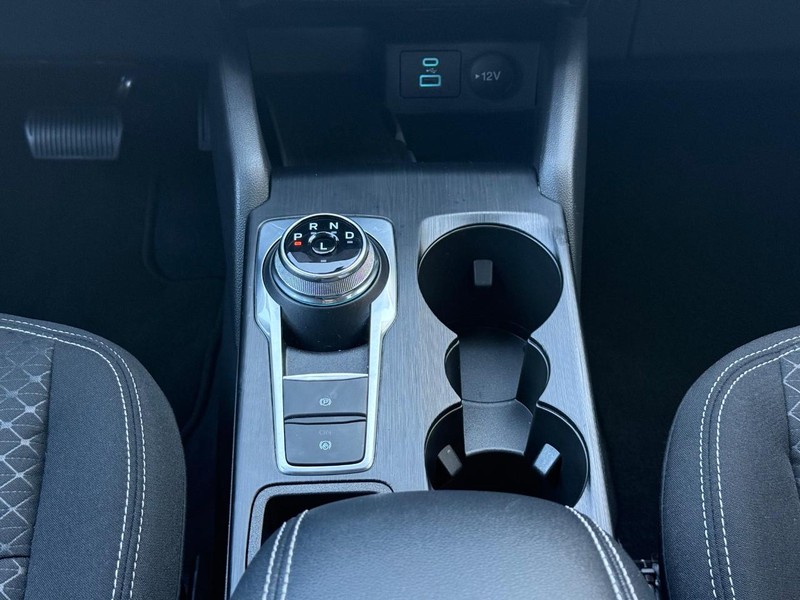 Ford Escape Vehicle Full-screen Gallery Image 12