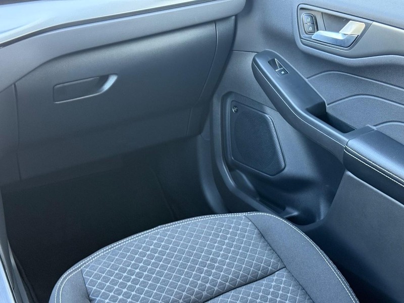 Ford Escape Vehicle Full-screen Gallery Image 14