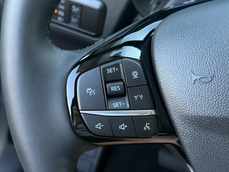 Ford Escape Vehicle Full-screen Gallery Image 16