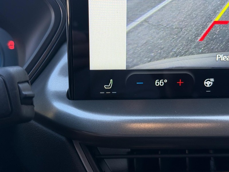 Ford Escape Vehicle Full-screen Gallery Image 20