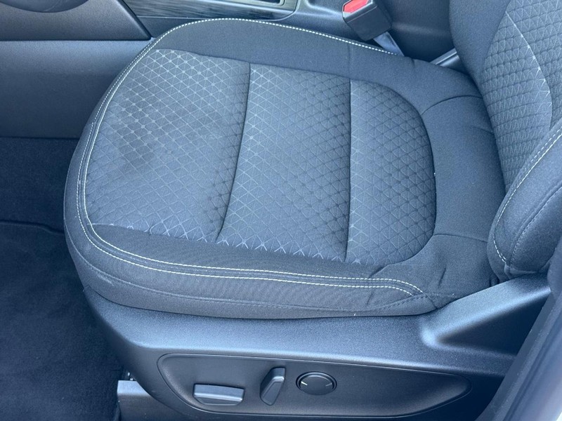 Ford Escape Vehicle Full-screen Gallery Image 22