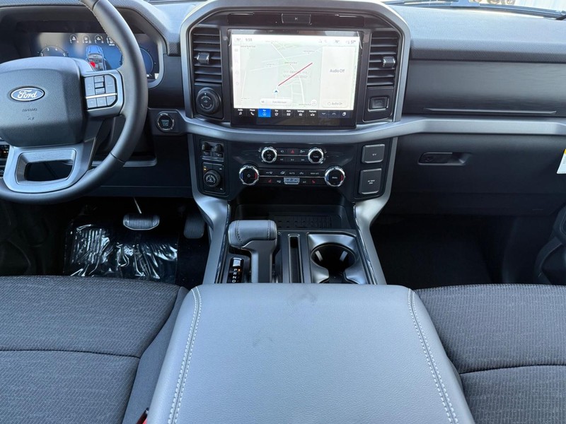 Ford F-150 Vehicle Full-screen Gallery Image 6