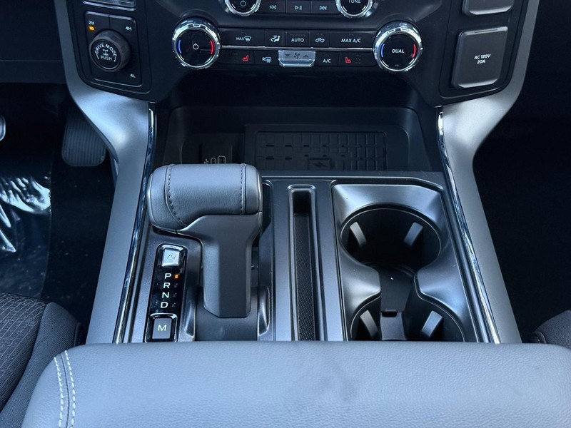 Ford F-150 Vehicle Full-screen Gallery Image 8