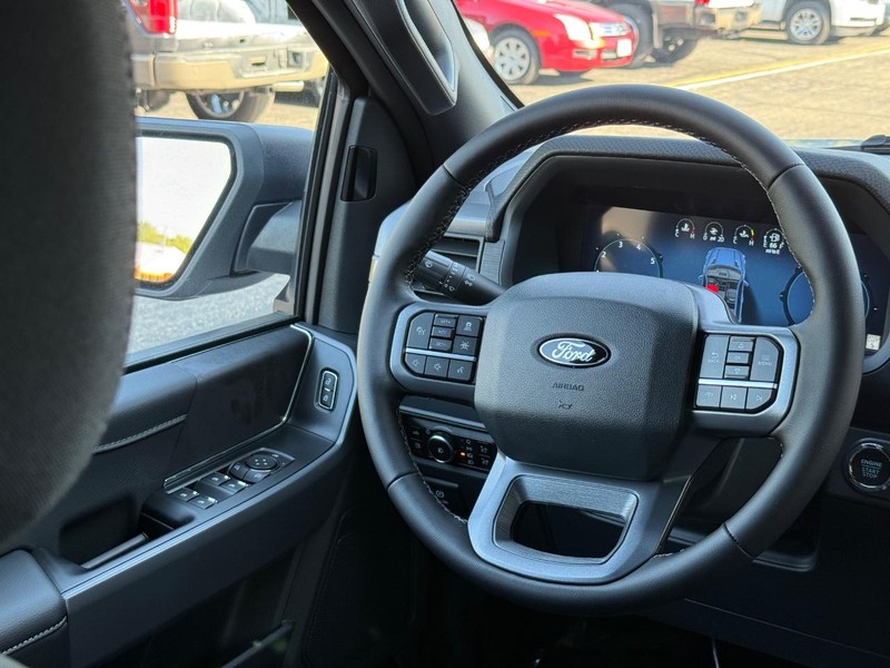 Ford F-150 Vehicle Full-screen Gallery Image 9
