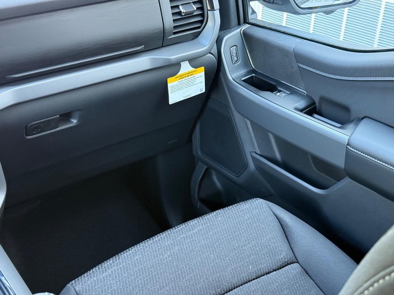 Ford F-150 Vehicle Full-screen Gallery Image 10