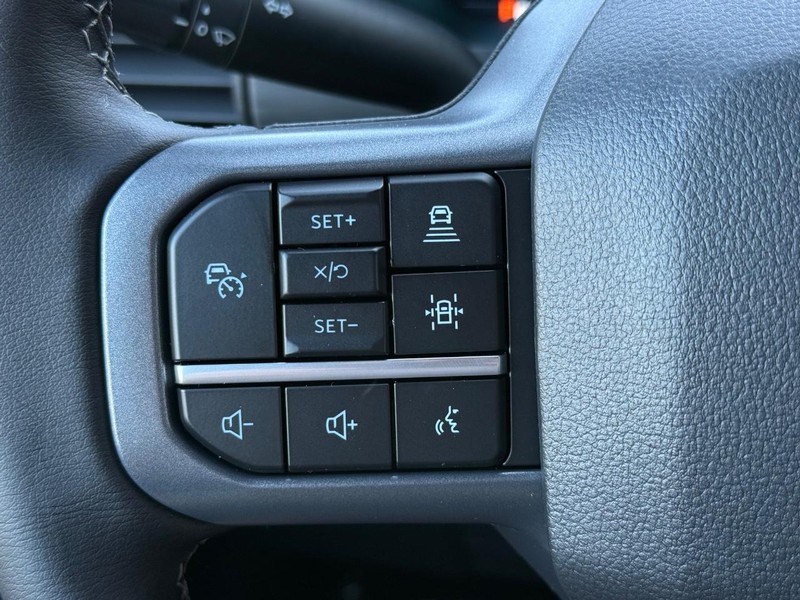 Ford F-150 Vehicle Full-screen Gallery Image 11