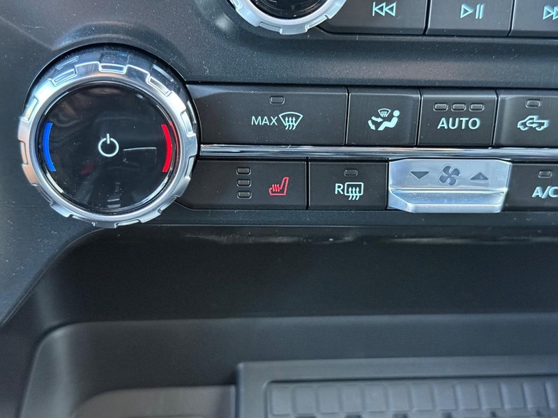 Ford F-150 Vehicle Full-screen Gallery Image 14