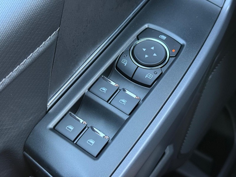 Ford F-150 Vehicle Full-screen Gallery Image 15