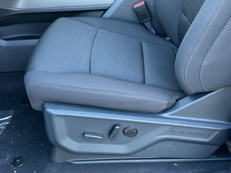 Ford F-150 Vehicle Full-screen Gallery Image 16