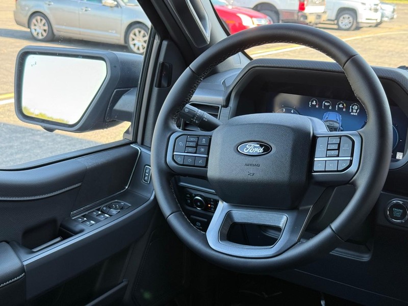 Ford F-150 Vehicle Full-screen Gallery Image 9