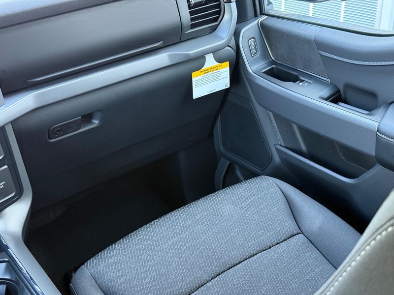 Ford F-150 Vehicle Full-screen Gallery Image 10