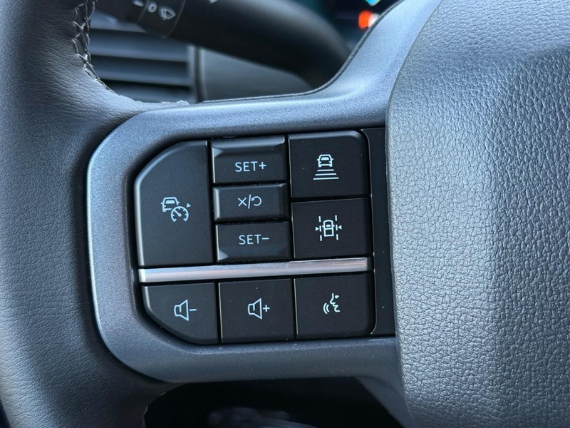 Ford F-150 Vehicle Full-screen Gallery Image 11