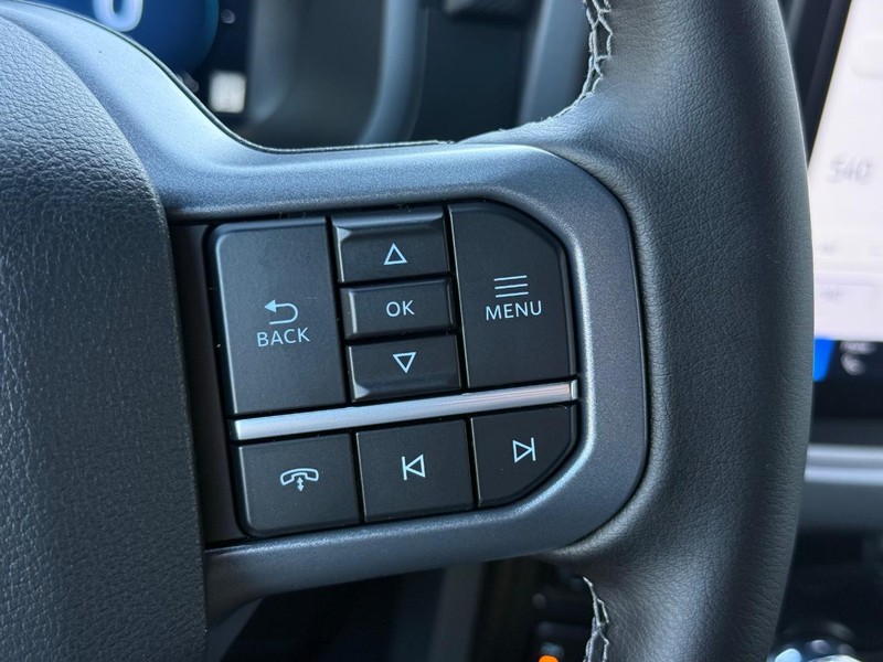 Ford F-150 Vehicle Full-screen Gallery Image 12