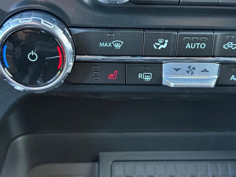 Ford F-150 Vehicle Full-screen Gallery Image 14