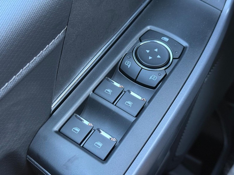 Ford F-150 Vehicle Full-screen Gallery Image 15