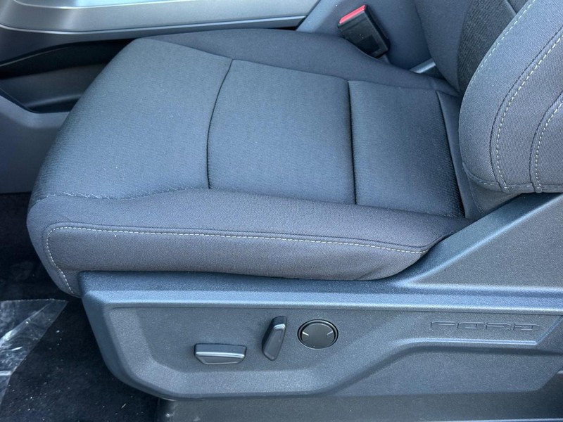 Ford F-150 Vehicle Full-screen Gallery Image 16