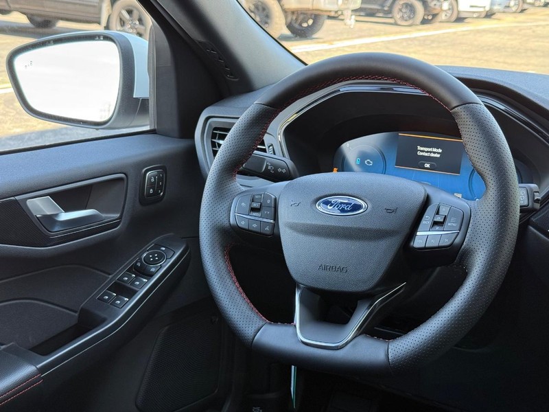 Ford Escape Vehicle Full-screen Gallery Image 9