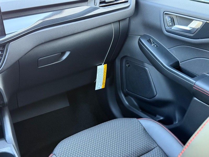 Ford Escape Vehicle Full-screen Gallery Image 10