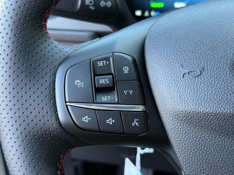 Ford Escape Vehicle Full-screen Gallery Image 12