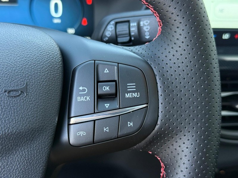 Ford Escape Vehicle Full-screen Gallery Image 13