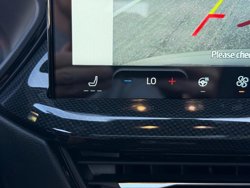 Ford Escape Vehicle Full-screen Gallery Image 15