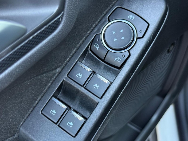 Ford Escape Vehicle Full-screen Gallery Image 16