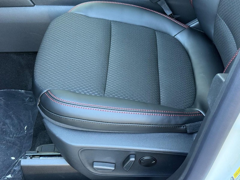 Ford Escape Vehicle Full-screen Gallery Image 17