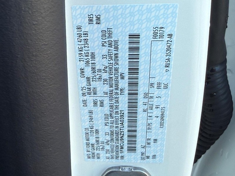 Ford Escape Vehicle Full-screen Gallery Image 18