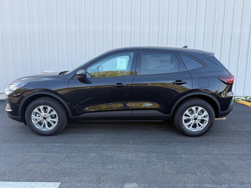 Ford Escape Vehicle Full-screen Gallery Image 2