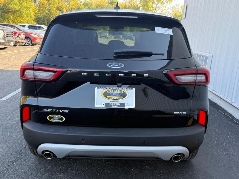 Ford Escape Vehicle Full-screen Gallery Image 4